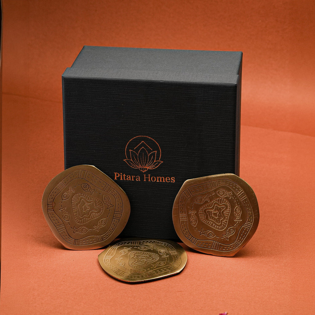 Amber Pakshi Glasses & Jal Katha Coasters Gift Set